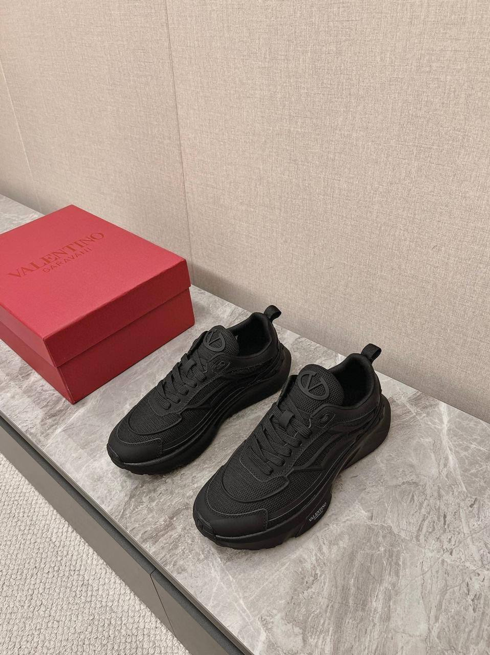 Кроссовки Valentino