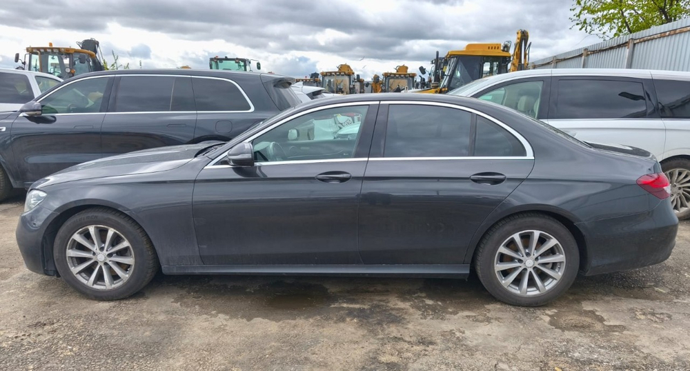 Mercedes-Benz E-CLASS 200 4MATIC Premium