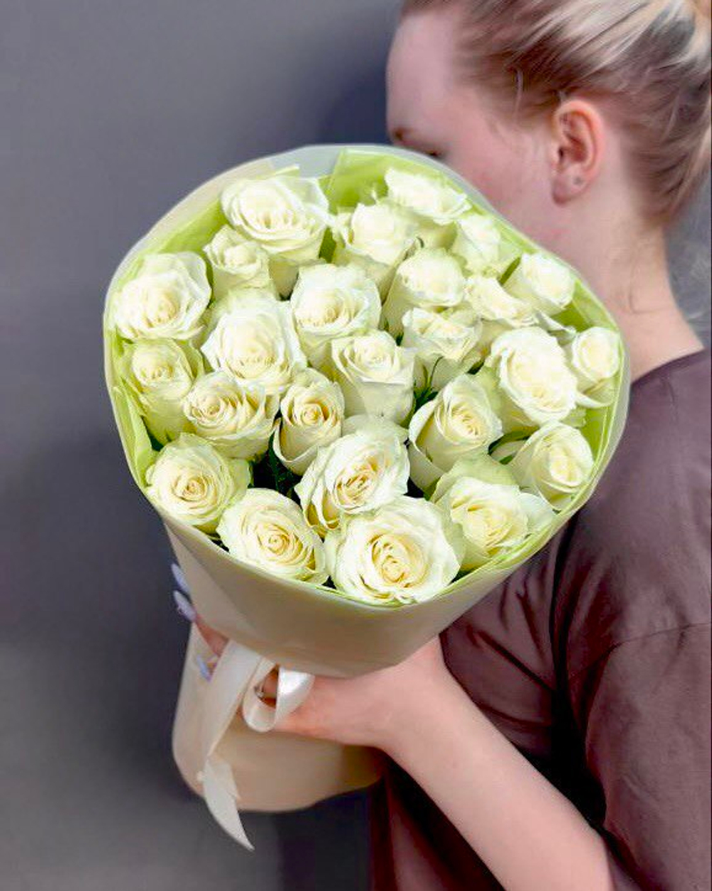 Букет из 25 роз сорта "Athena" (Кения 40 см)