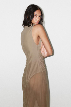 ZARA ПЛАТЬЕ МИДИ ИЗ ПОЛУПРОЗРАЧНОЙ ТКАНИ С ПОДКЛАДКОЙ-БОДИ, СЕРО-КОРИЧНЕВЫЙ