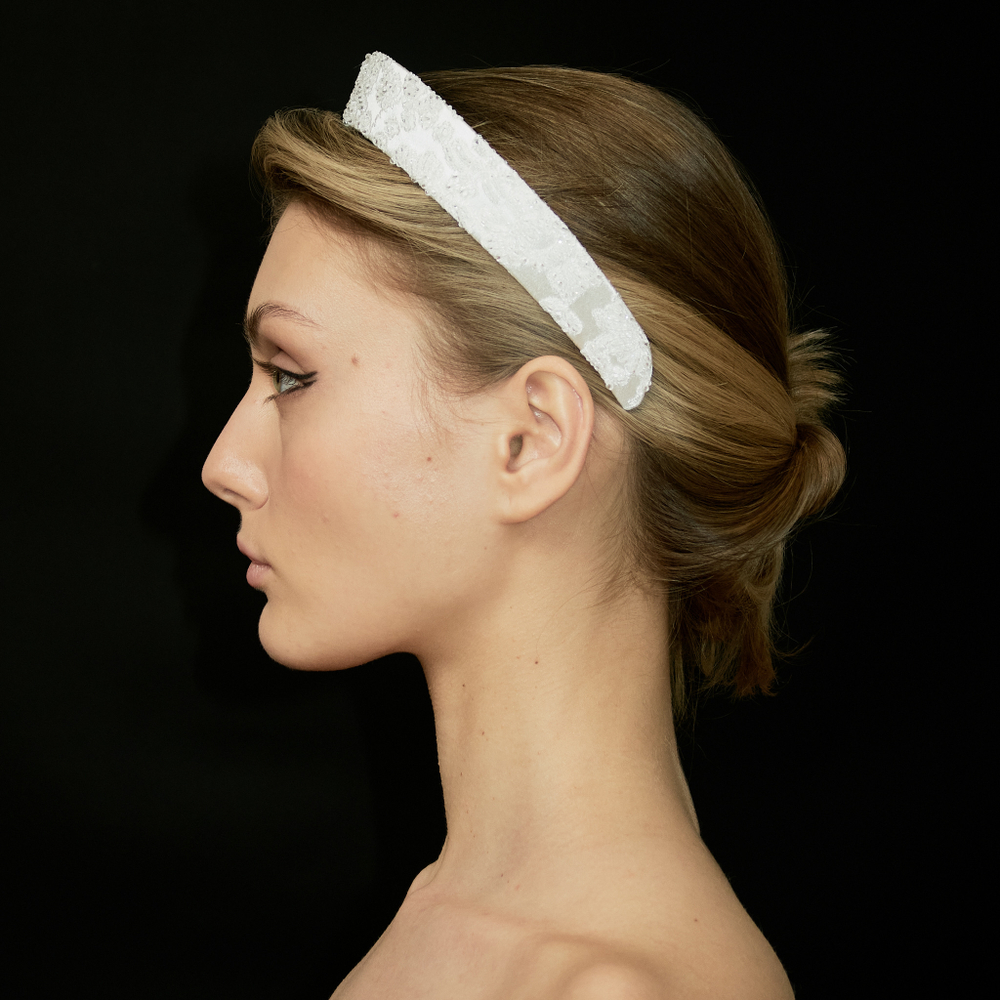 Кокошник XS из белого жаккарда с декором