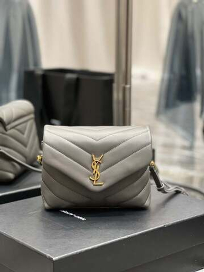 Yves Saint Laurent Loulou 20 cm