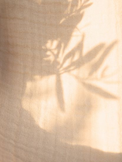 Покрывало двухстороннее из многослойного муслина цвета охры из коллекции essential, 230x250 см