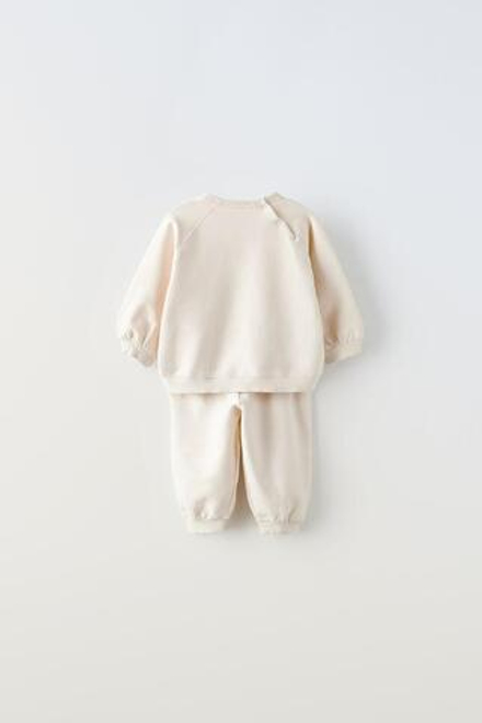 ZARA ОДНОТОННЫЙ КОМПЛЕКТ ИЗ ТОЛСТОВКИ И БРЮК ИЗ МЯГКОЙ ТКАНИ, СВЕТЛО-БЕЖЕВЫЙ