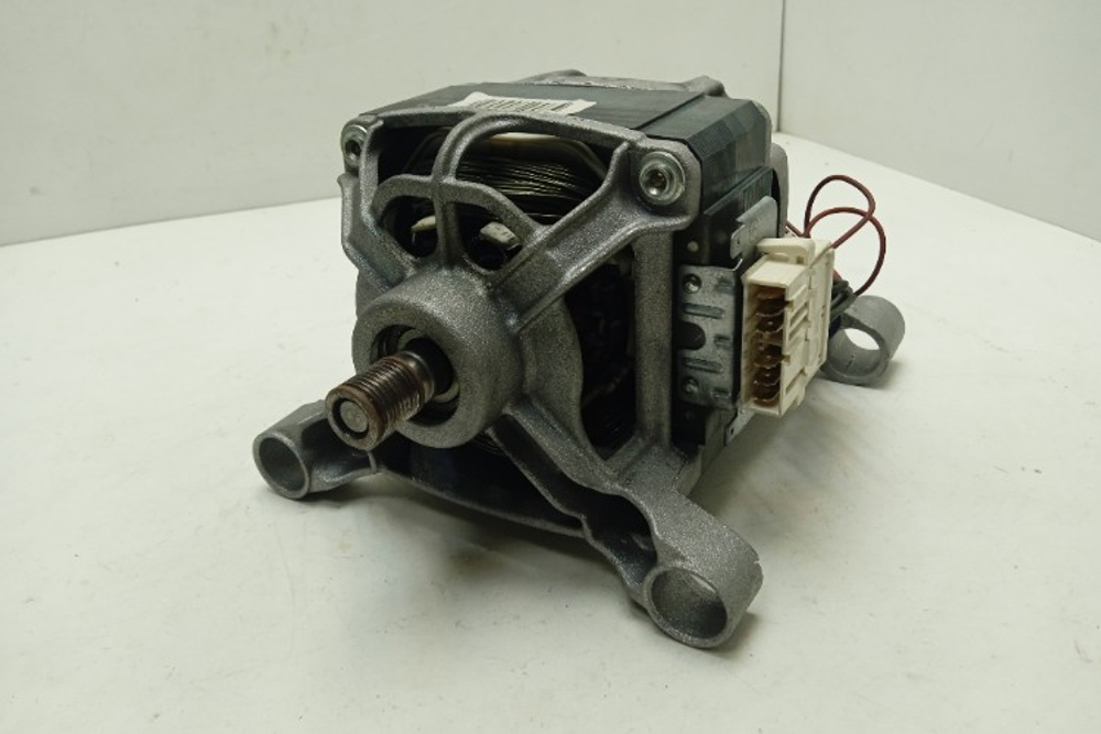 WMSD7105 кт157 Двигатель для стиральной машины Hotpoint-Ariston WMSD7105 б/у