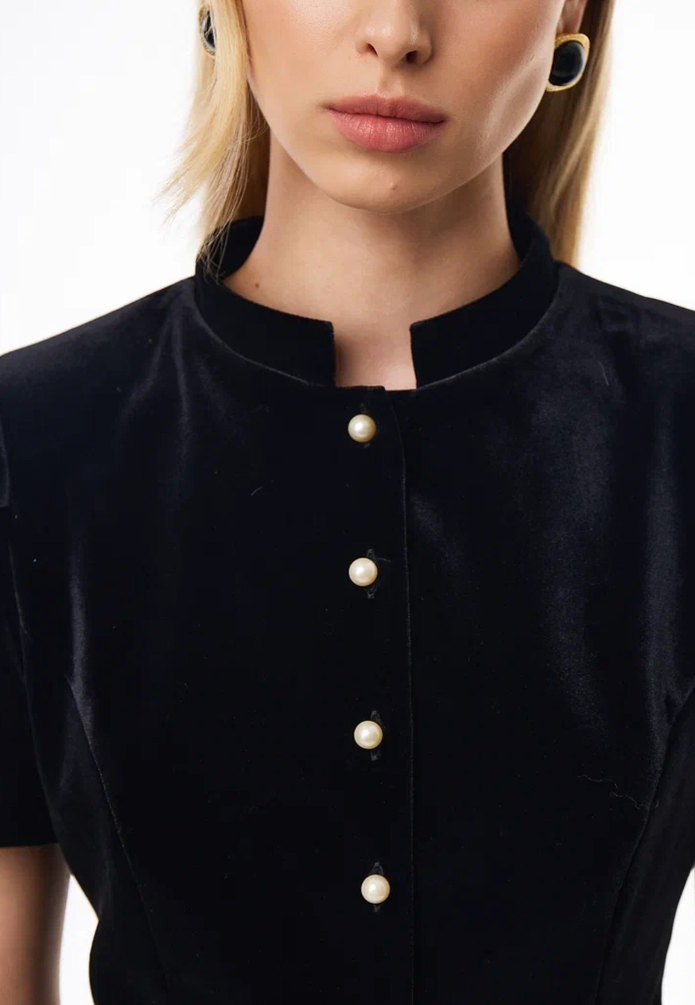 Жакет из бархата с жемчужными пуговицами