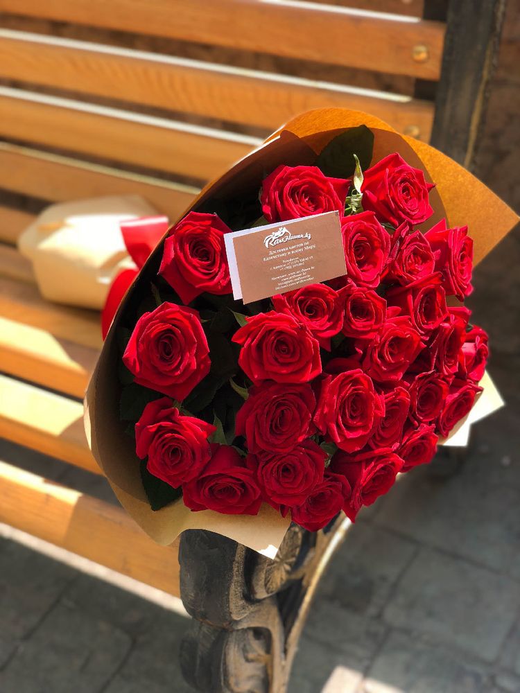 Букет из 19 красных роз