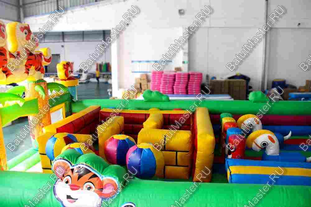 Коммерческий батут "Тигриная страна 2 с низкой горкой" 12*6*3 м