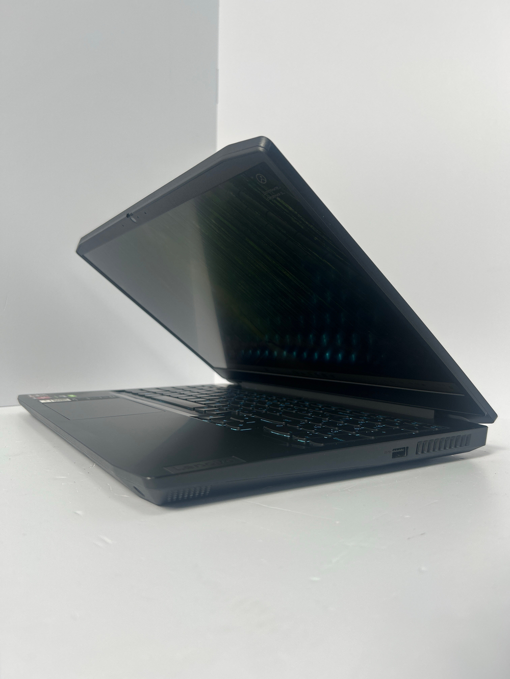 Ноутбук игровой Lenovo ideapad Gaming 3 15ARH05 (82EY009HRK) 15.6"/AMD Ryzen 5 4600H/RAM 8GB DDR4/256GB SSD/NVIDIA GeForce GTX 1650 4GB/1920х1080/IPS/DOS/Подсветка кл-ры: LED/Цвет черный. Состояние: C1