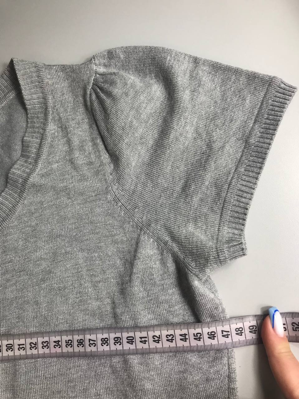 Джемпер базового оттенка, визуально на 48 размер