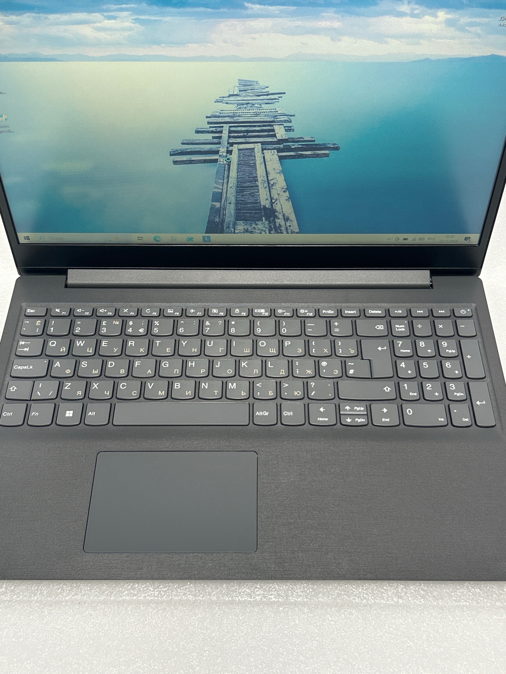 Ноутбук Lenovo V15 IGL 15.6"/Intel Pentium Silver N5030/RAM 4GB/SSD 256GB/Intel UHD Graphics 605/1366x768/TN/Windows 10/Подсветка кл-ры: нет/Серый. Состояние: Уценка/дефект корпуса/ царапины на матрице