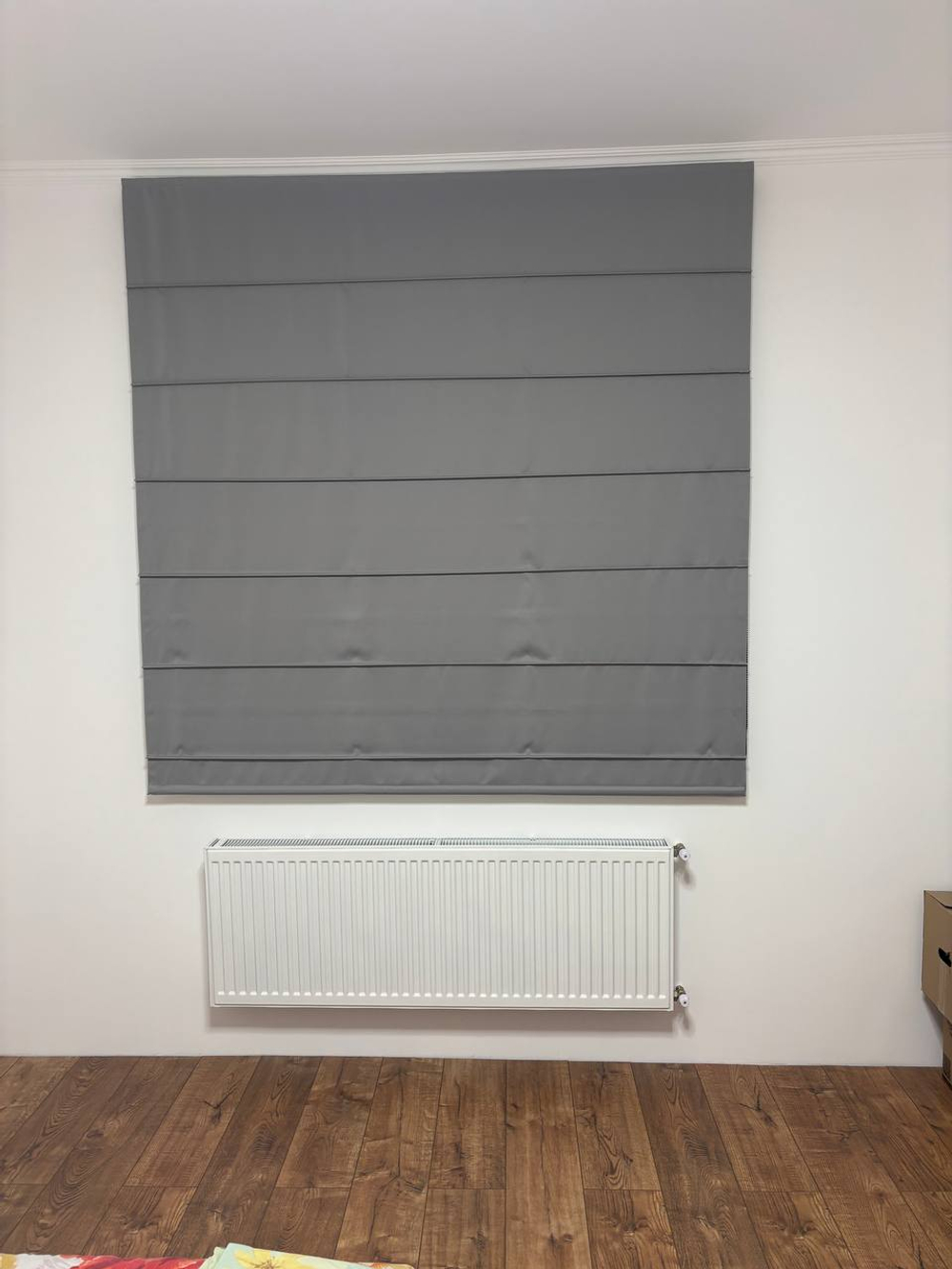 Римская штора день-ночь из тканей Ecobella арт. Efes blackout col. 117 и тюль Nope арт. Crep col. 500