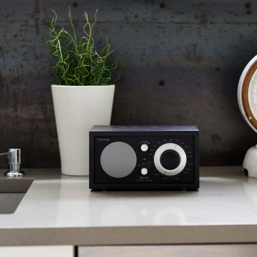 Tivoli Model One BT Черный/Черный/Серебро [Black/Black/Silver] — радиоприемник с Bluetooth