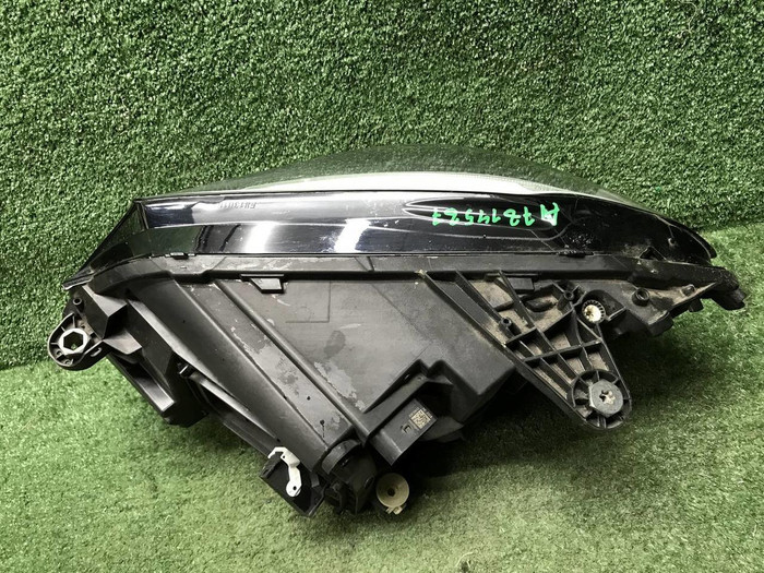 Фара правая Mercedes C w205 (2018-2023) LED