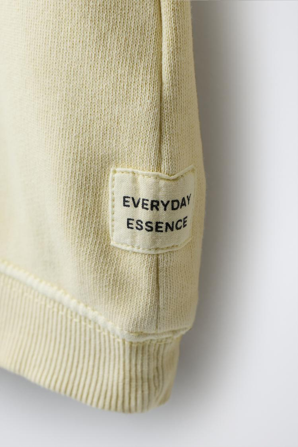 ZARA КОМПЛЕКТ ИЗ ТОЛСТОВКИ И БРЮК WIDE LEG С НАШИВКОЙ, ЖЕЛТЫЙ