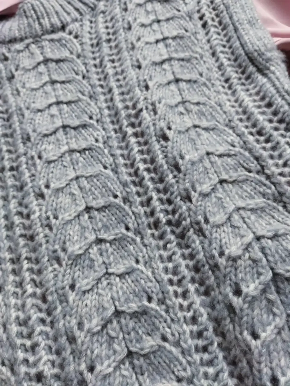 Жилет вязаный ажурный