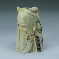 Нэцкэ Шоусин в шапочке с посохом и персиком