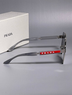 Солнцезащитные очки Prada
