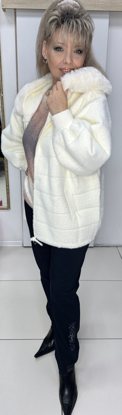 Белый жакет-куртка из альпака на большие размеры