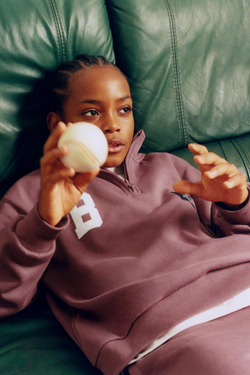 ZARA ДЖОГГЕРЫ С ВЫШИТОЙ ЦИФРОЙ, БУРГУНДИ