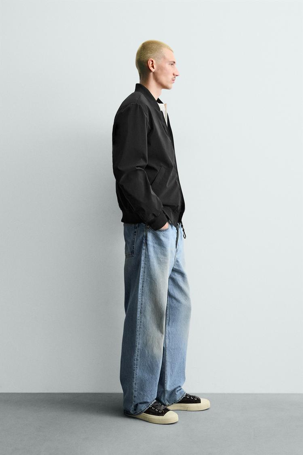 ZARA БОМБЕР ИЗ ВЫСОКОТЕХНОЛОГИЧНОЙ ТКАНИ, ЧЕРНЫЙ