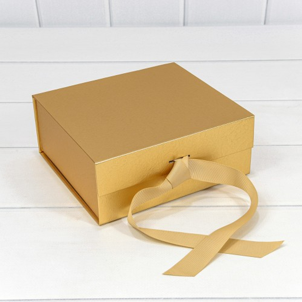 Коробка сборная 20х18х18 см на магнитах (Золотой)