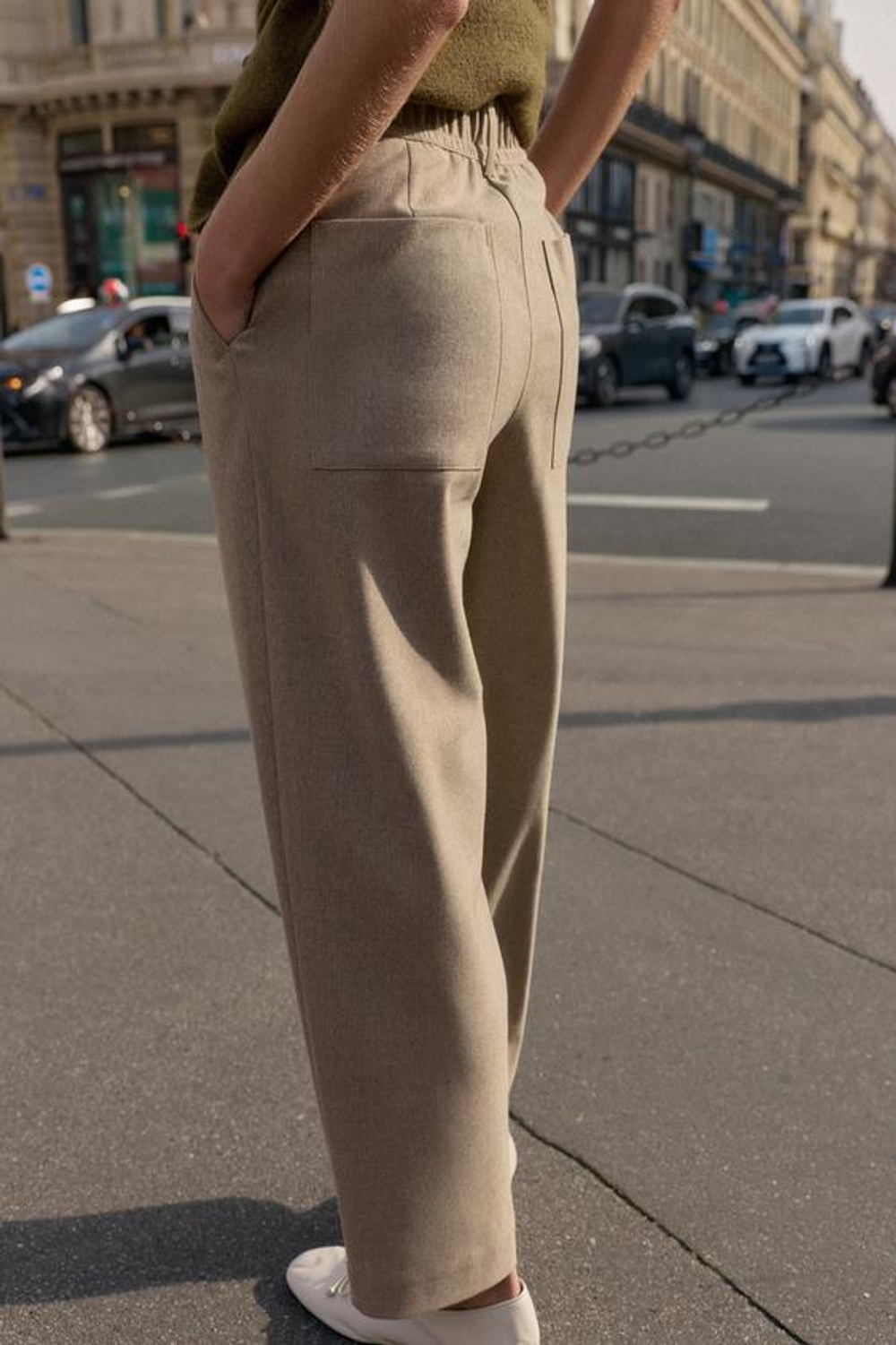 ZARA БРЮКИ С ЗАЩИПАМИ И ЭЛАСТИЧНЫМ ПОЯСОМ СЗАДИ, ПЕСОЧНЫЙ