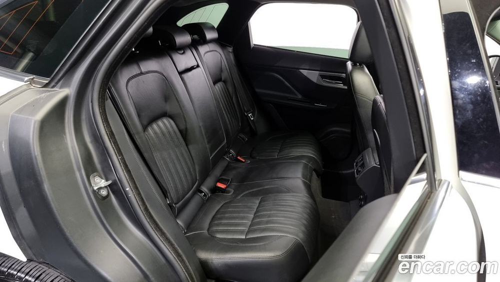 Jaguar F-PACE 20d Portfolio (08.2019)