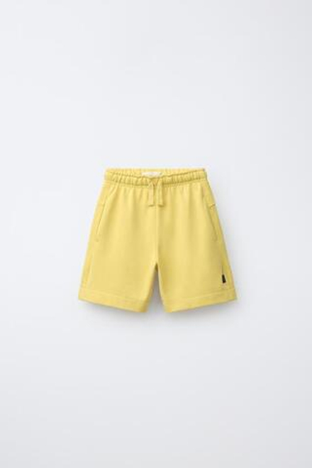 ZARA ОДНОТОННЫЕ ШОРТЫ, ЖЕЛТЫЙ