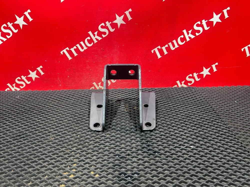 Кронштейн крыла заднего 2021г