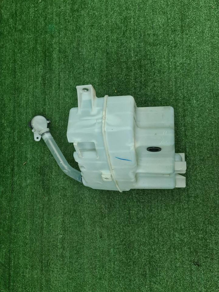 Бачок омывателя Toyota Camry xv70 (2017-н.в.)