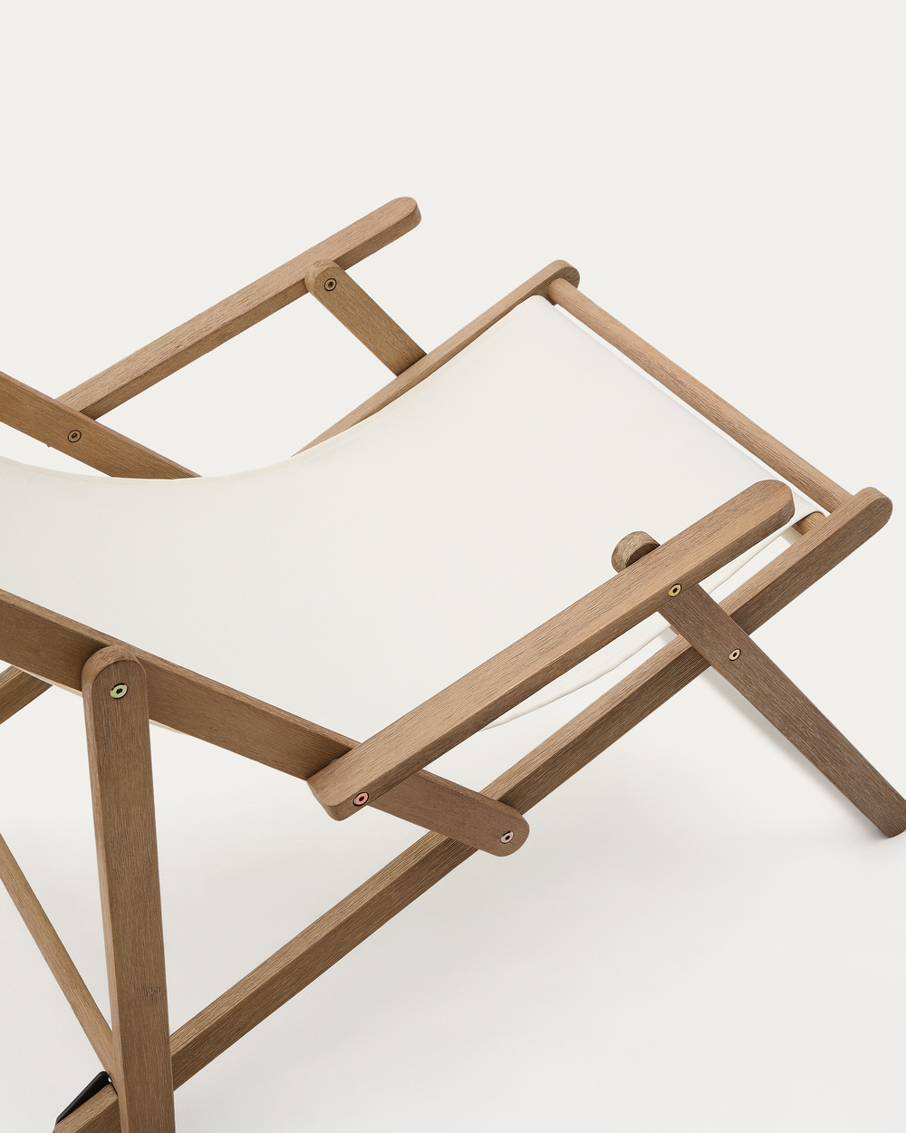 Cкладное кресло Vilara для улицы из акации и текстиля белого цвета