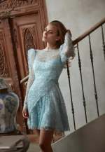 Платье с декольте