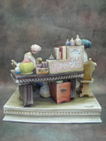 Статуэтка. Фарфор. У лекаря. Capodimonte. Италия