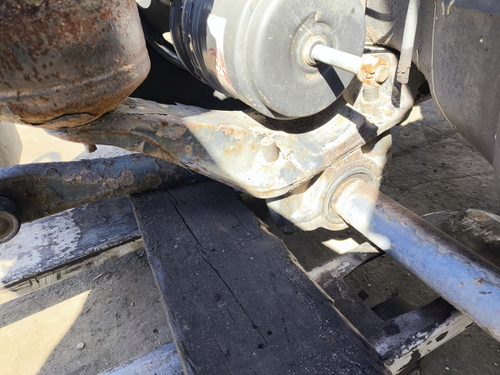 Кронштейн пневморессоры левый