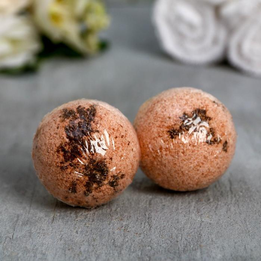 Набор из 2 бомбочек для ванны «Люби себя» с зернами кофе