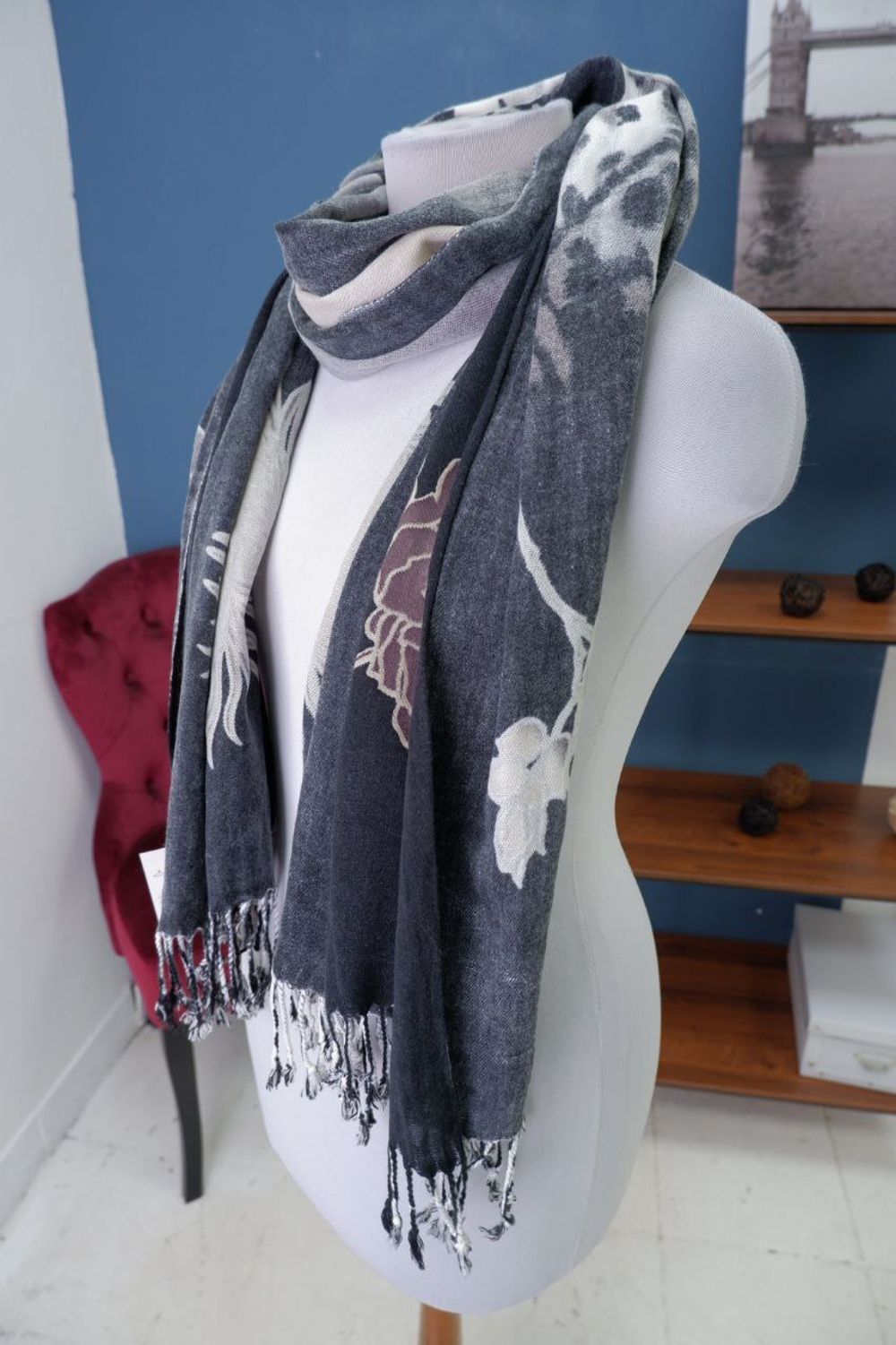 Шарф с бахромой