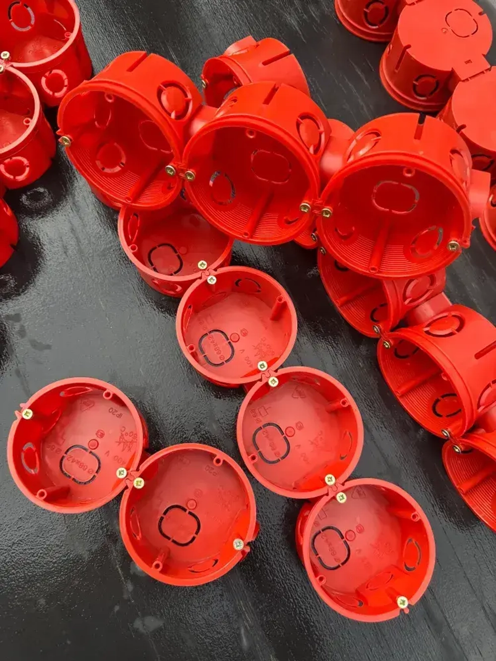 Коробка подрозетник с/у в бетон красный 68х42 (20 шт)