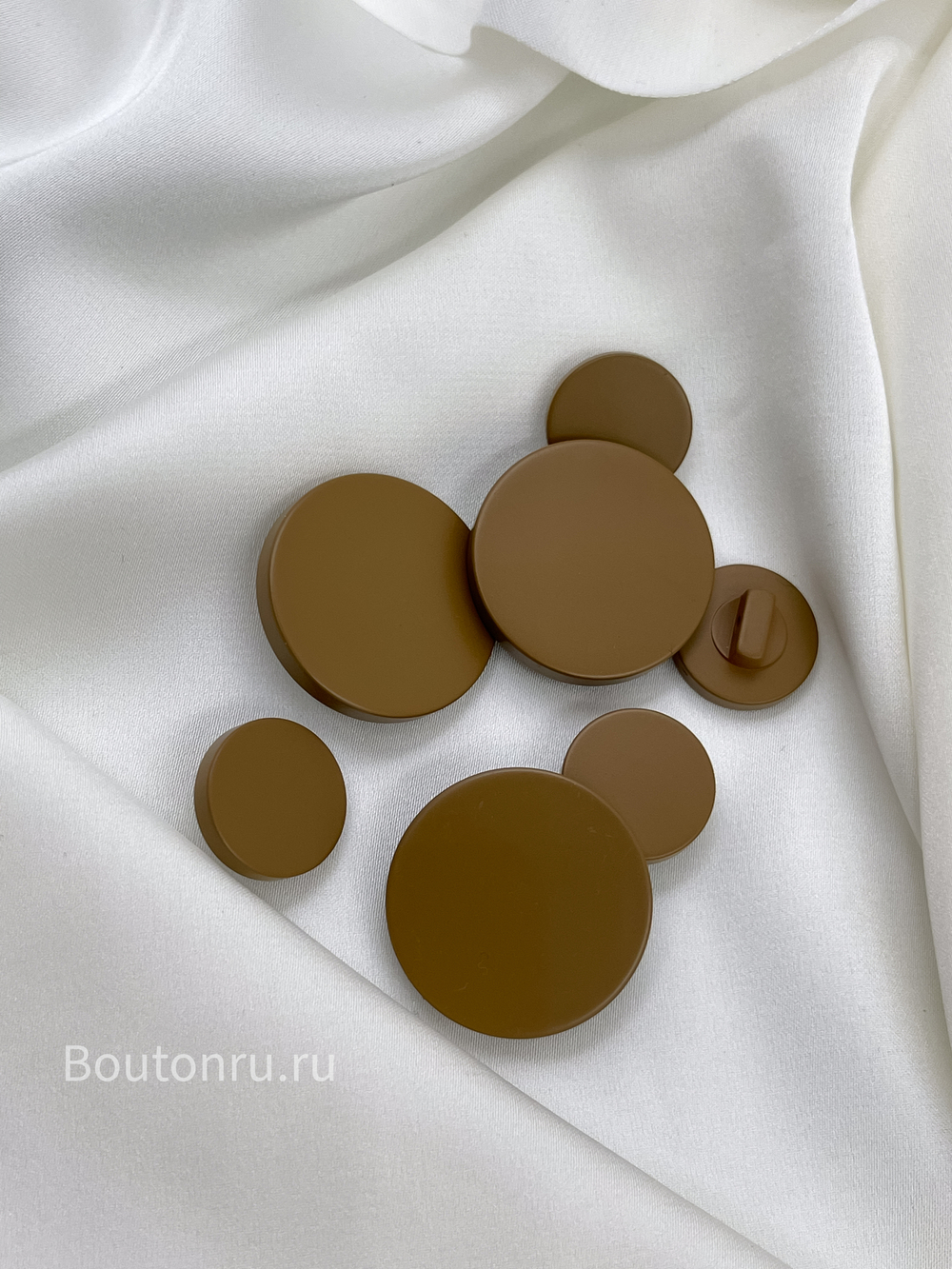 Пуговицы светло-коричневые матовые