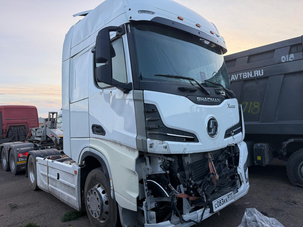 Shacman (Shaanxi) SX* 4x2 Седельный тягач SX4188YY381 (Дизельный, 12,5 л, 473 л.с., АТ)