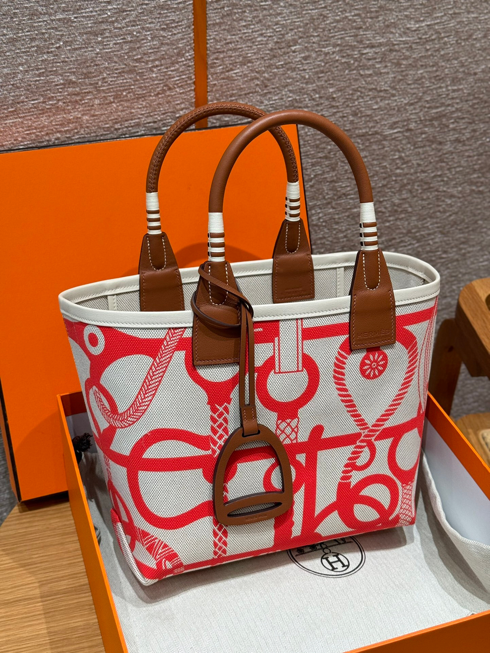 Hermes Steeple 28 cm