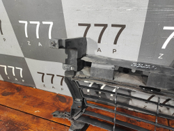 Решетка переднего бампера Renault Logan 2 12-18 Б/У Оригинал 622542439R