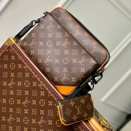 Сумка-мессенджер Louis Vuitton