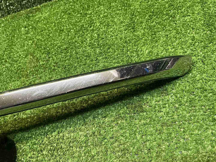 Накладка переднего бампера правая Hongqi HS5 19-нв