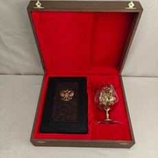 Набор "Ежедневник Герб РФ (из натуральной кожи со съемной обложкой) и бокал для коньяка "Герб России"