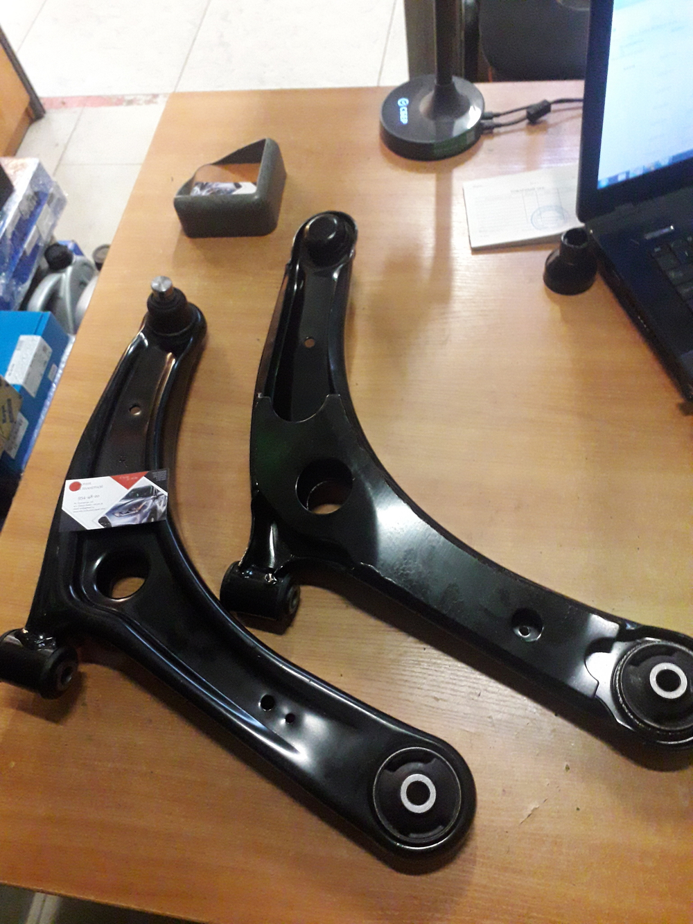 Передние рычаги 2шт Mitsubishi Lancer 9