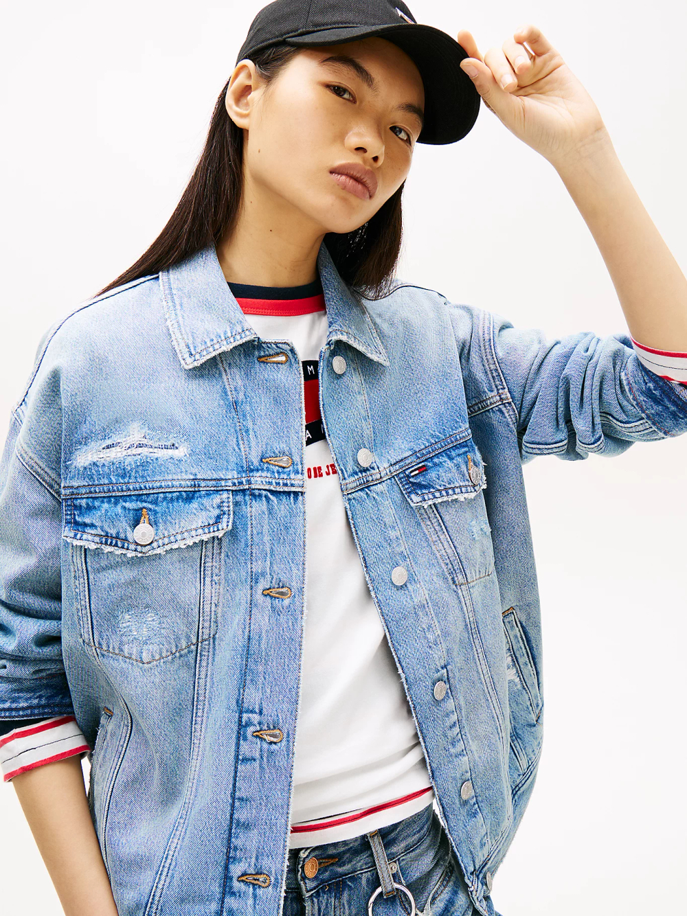 Куртка джинсовая женская TOMMY JEANS OVSZ TRUCKER JACKET