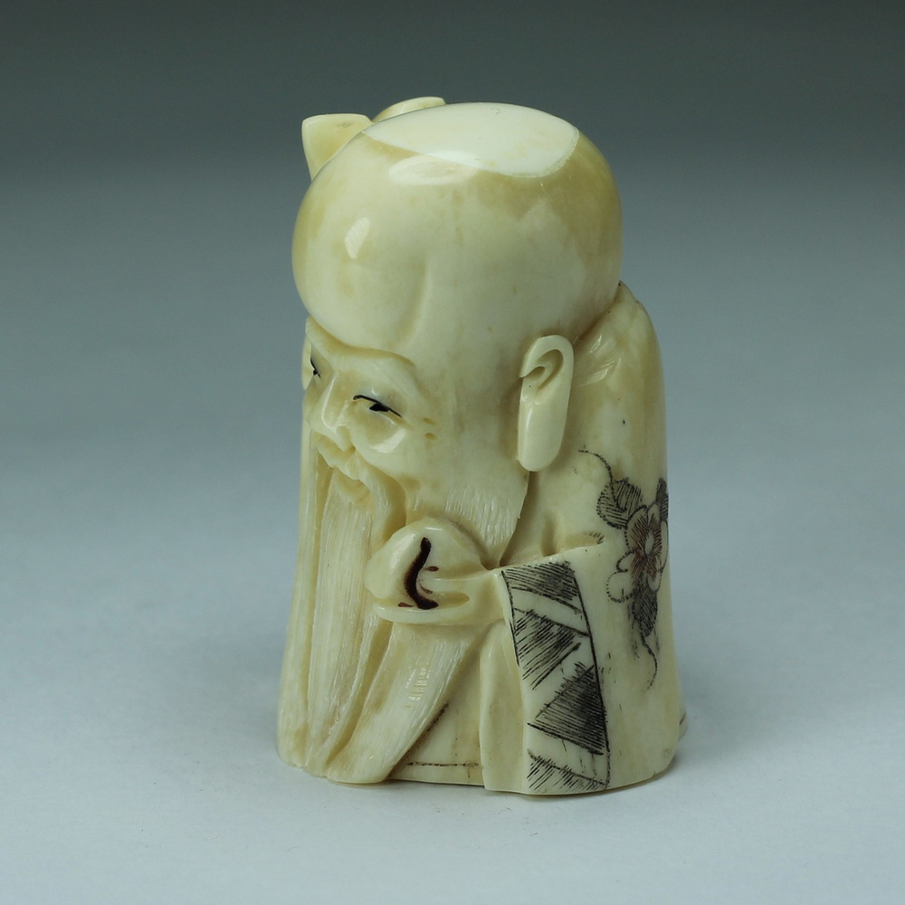 Нэцкэ Шоусин с посохом и персиком