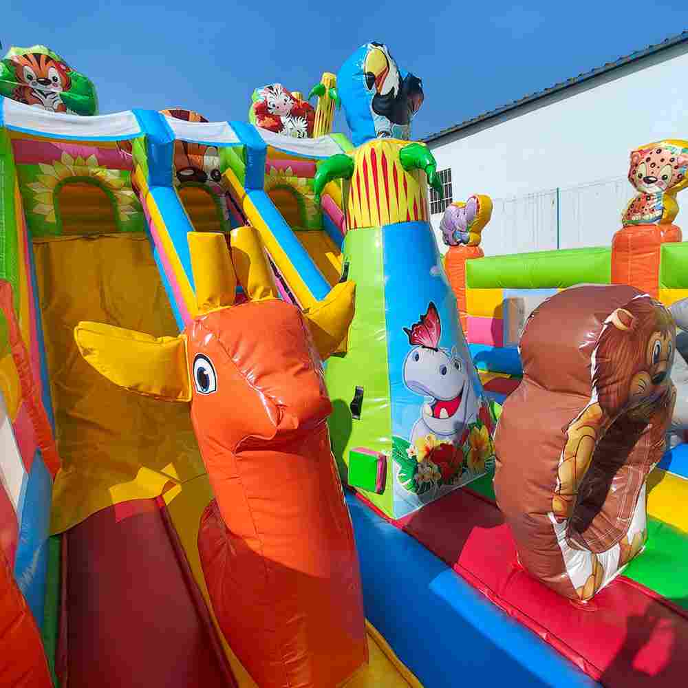 Коммерческий надувной батут «Звериная команда», 9х5х5 м