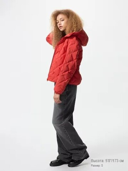 UNIQLO КУРТКА С КАПЮШОНОМ, КРАСНЫЙ